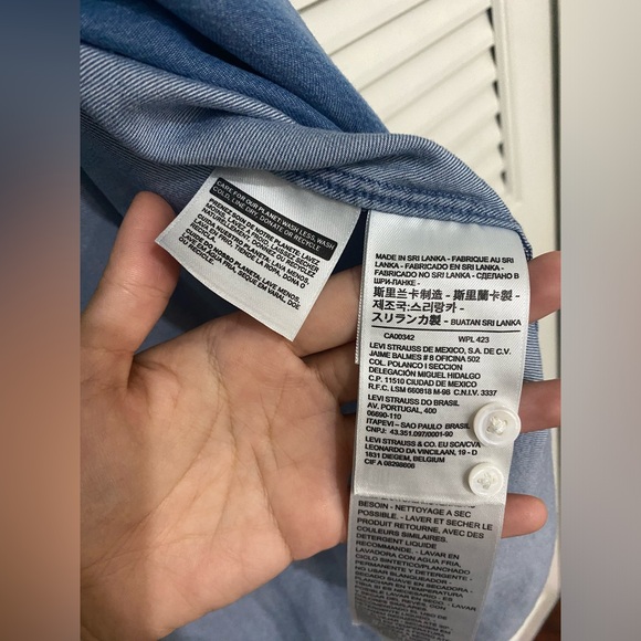 💛SOLD💛NWOT Levi’s Boyfriend Fit Lyocell Chambray Shirt - Picture 4 of 7